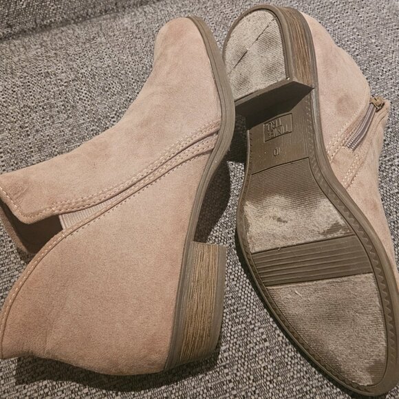 Beige tan cowgirl Western Country Concert ankle low heel faux suede boots 10 - Picture 9 of 12